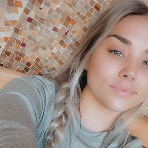 Meet your Posher, Abbey